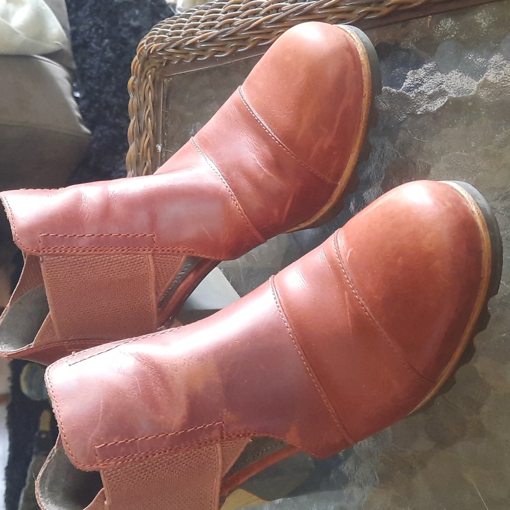 Sorel Addington cut out boots